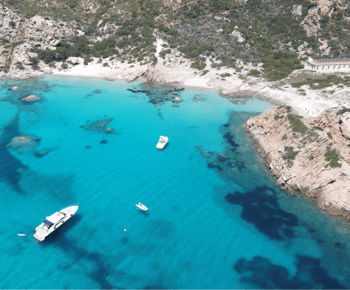 Ab Santa Teresa Gallura: Ganztägige Bootstour auf La Maddalena