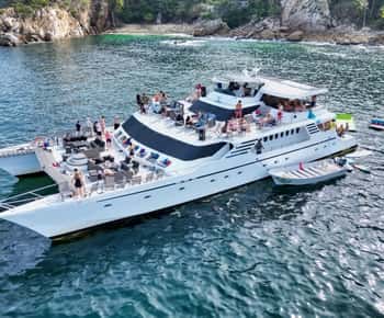 Puerto Vallarta: Yelapa Mega Yacht Cruise