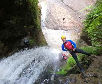 Bali: Passeio de canyoning no Gitgit Canyon com café da manhã e almoço