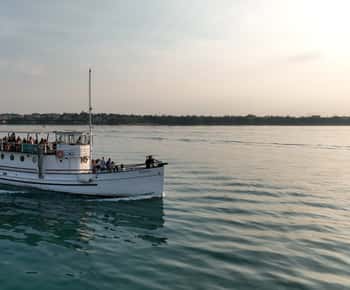 Peschiera: Crociera di mezza giornata sul Lago di Garda con pranzo