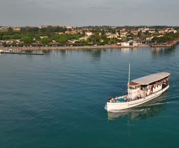 Peschiera: Nachmittags Bootsfahrt nach Sirmione mit Badestopp