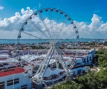 Begeleide sightseeing in Cancún SkyWheel, Letters en winkelen