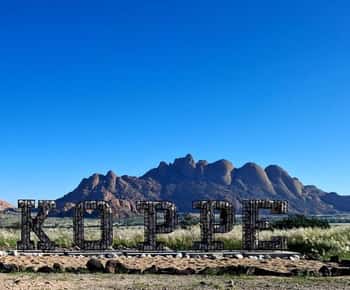 Spitzkoppe & Desert Magic: Arches, Art & Sunset Views