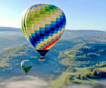 Siena: Ballonfahrt über die Toskana mit einem Glas Wein
