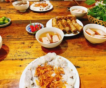 Hanoi: 7 Tastings Street Food Tour with Train Street