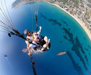 Alanya: Vuelo en parapente biplaza a la playa de Cleopatra