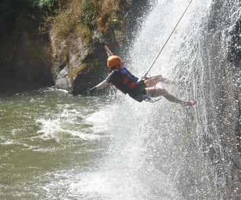 Dalat: aventura extrema de barranquismo