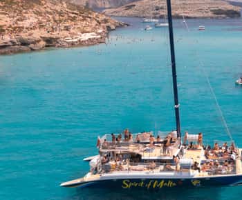 Comino: Blue Lagoon Catamaran Cruise with Lunch and Open Bar