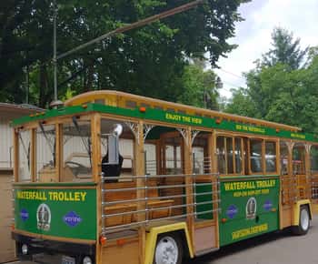Multnomah Falls: Waterfall Corridor Hop-On Hop-Off Trolley