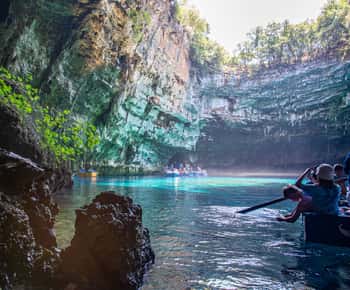 Kefalonia: Half-Day Lake Melissani and Drogarati Cave Tour