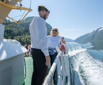 Von Balestrand aus: Geführte Fjord- und Gletschertour nach Fjærland