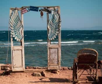 Notti a Dahab da Sharm El-Sheikh e cena sulla spiaggia