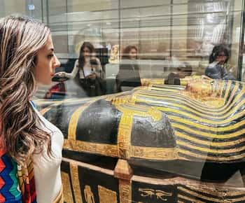 Rundvisning på det egyptiske museum med guide