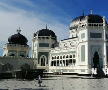 MEDAN : PRIVÉ CHAUFFEUR VOOR MEDAN EXCURSIES