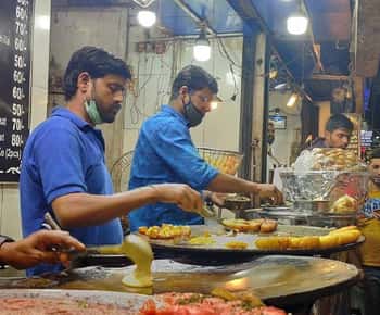 Agra: Street Food Walking Tour, Spice Market, & Tuk-tuk Ride