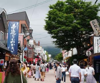Karuizawa Food Walking Tour v Naganu