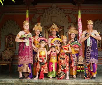 Ubud: Balinese Costume Photoshoot with Make Up