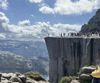 Local guided hikes in the area around Preikestolen