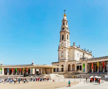 From Lisbon: Fatima Óbidos Batalha & Nazaré Small Group Tour