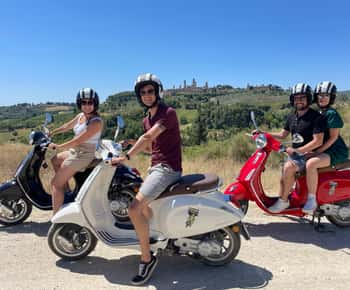 Da San Gimignano: tour in Vespa nel Chianti con pranzo