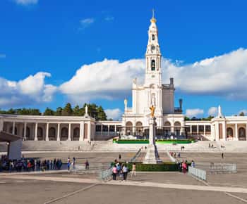 Din Lisabona: excursie de o zi la Fátima, Nazaré, Batalha și Óbidos