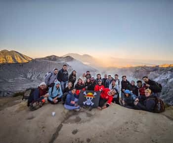 Banyuwangi/Bali: Ijen Volcano Trip with Professional Guide