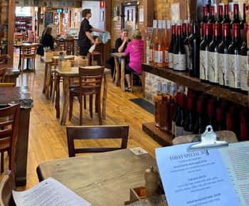 From Adelaide: Hahndorf and Barossa Day Tour with Lunch