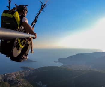 Esperienza di parapendio a Budva con pilota certificato