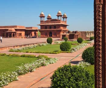 From Delhi: Overnight Agra Tour With Fatehpur Sikri By Car