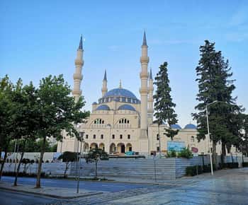 Tirana: 2 Stunden geführte Sightseeingtour mit versteckten Schätzen