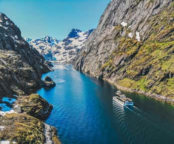 Au départ de Svolvær : Croisière silencieuse dans les îles Lofoten et le Trollfjord