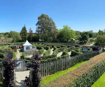 Wicklow: Greenan Farm, Museen & Labyrinth mit Tierfütterung