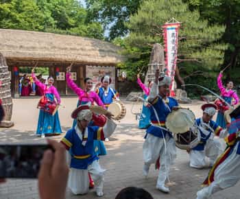 Suwon: Hwaseong Fortress, Folk Village and Starfield Library