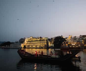Udaipur: Sunset Tour and Games Night
