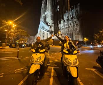 Barcelona podczas nocnej wycieczki skuterem