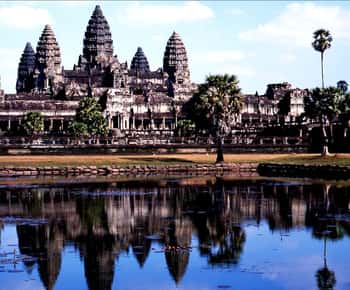 Siem Reap: Angkor Wonders Private Full-Day Tour & Night Show