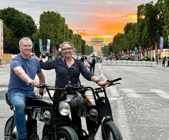 Paris : Tour Eiffel et visite nocturne de Notre-Dame en E-Bike