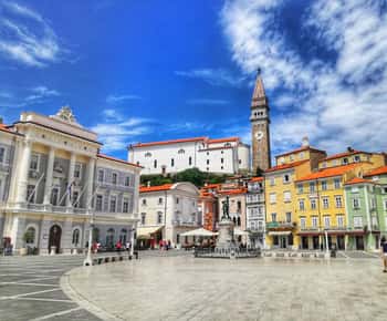 Von Ljubljana aus: Postojna-Höhle, Predjama-Burg und Piran-Tour