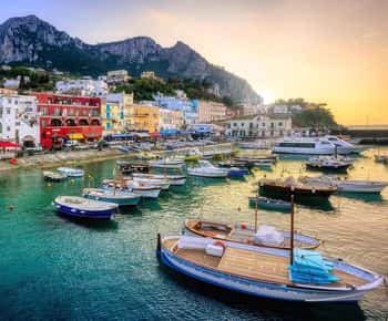 Nápoles: Traslado a Capri con tour en barco por la isla y tiempo libre