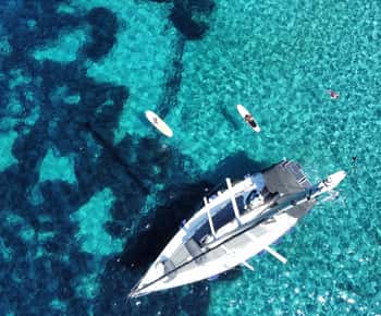 Von der Marina Skiathos: Tagestour mit Yacht und Mittagessen