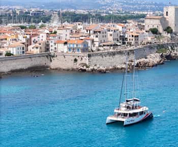 Marina Baie des Anges : Laza délutánok a tengeren egy Maxi katamaránon