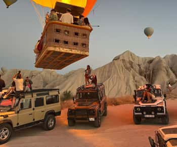 Kapadokya'da peri bacaları arasında jeep safari turu