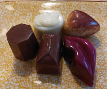 Bruges: Walking Tour with Hot Chocolate & Chocolate Tasting