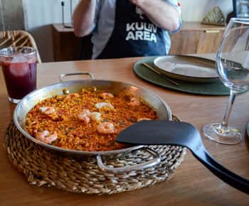 Málaga: Auténtica Clase de Cocina de Paella con Sangría