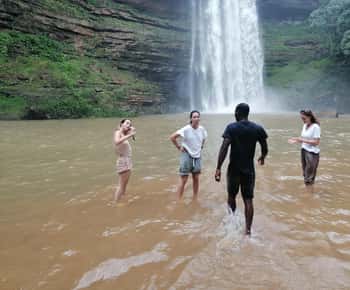 Accra: Aburi Botanical Gardens and Waterfalls Private Tour