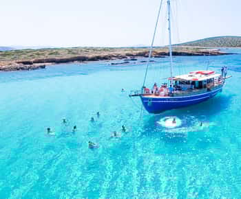 From Paros: Antiparos and Despotiko Full-Day Swim Cruise