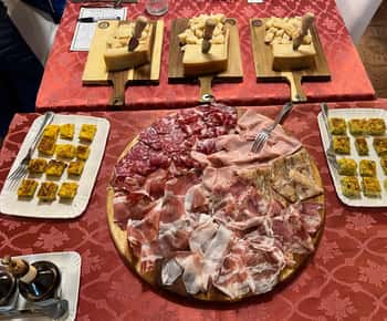 Bologna/Modena: Parmesan, Ferrari, Balsamico, Wein-Tour mit Mittagessen