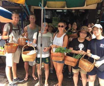 Sukhumvit: Hands-on Thai Cooking Class & Market Tour in BKK