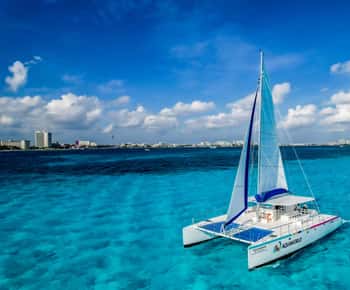 Isla Mujeres: Katamaran z otwartym barem, snorkelingiem i lunchem