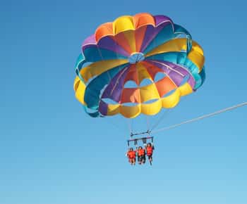 Mackinaw City: Parasailing Adventure